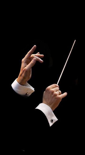 picture of the hands of a conductor