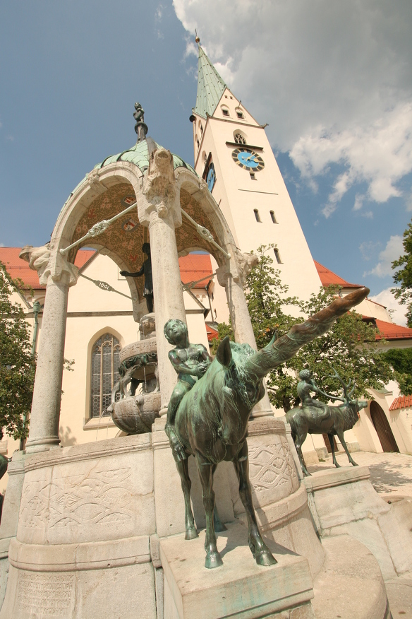 The St.-Mang-Brunnen on the St.-Mang-Platz