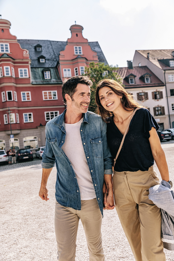 A couple on the St.-Mang-Platz