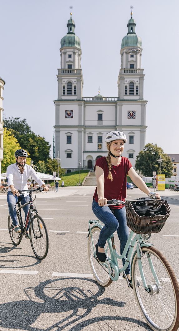Cyclists in front of the Basilica of St. Lorenz