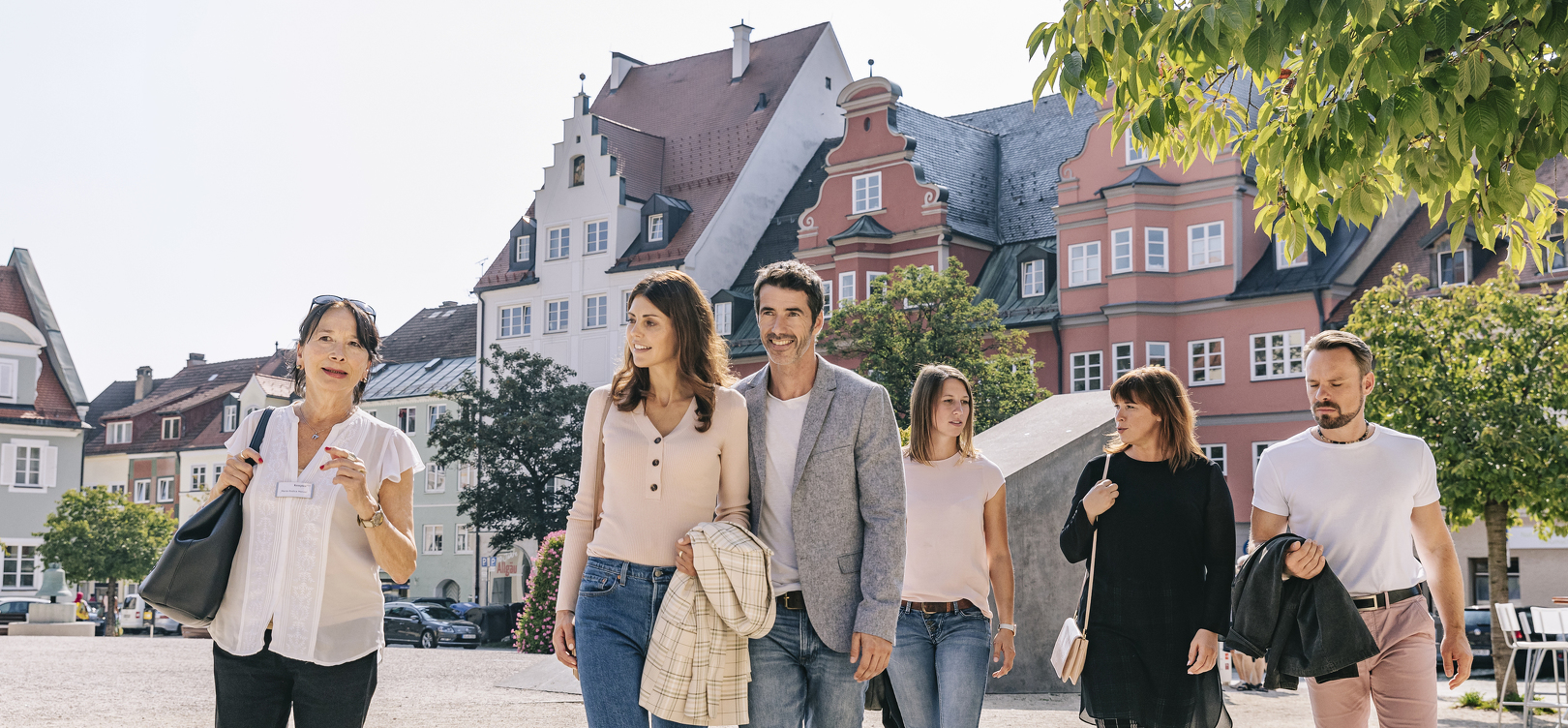 Guided tour in front of the St.-Mang-Church