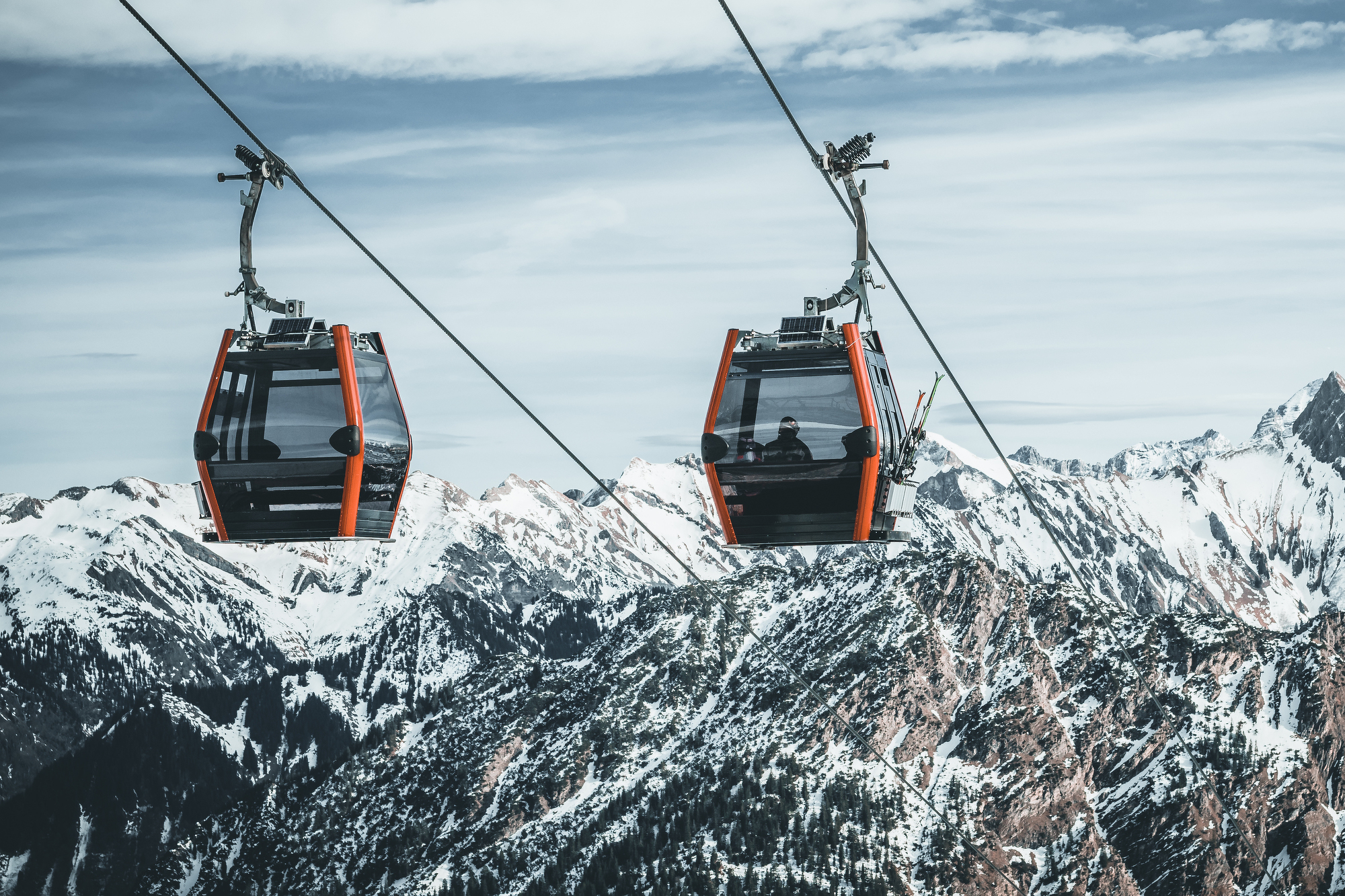 The summit railway up the snow-covered Fellhorn in Oberstdorf © Allgäu GmbH, Tobias Hertle