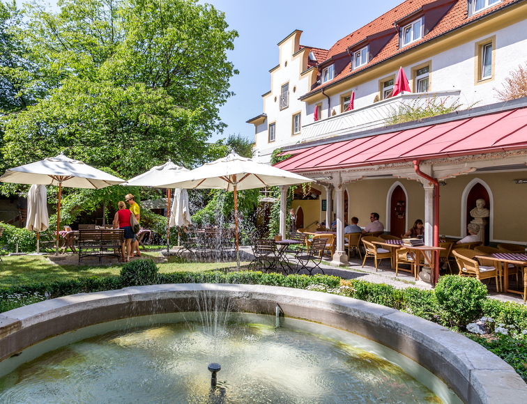 Beer garden of the hotel Bayerischer Hof