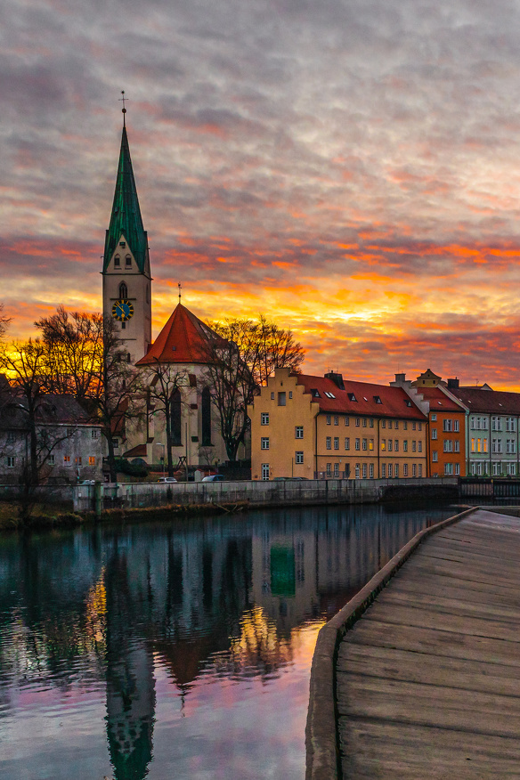 View over the Iller at dusk. In the background the Church of St Mang