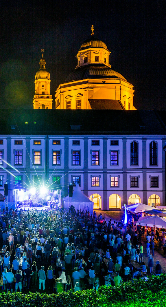 Concert in front of the Basilica of St Lorenz