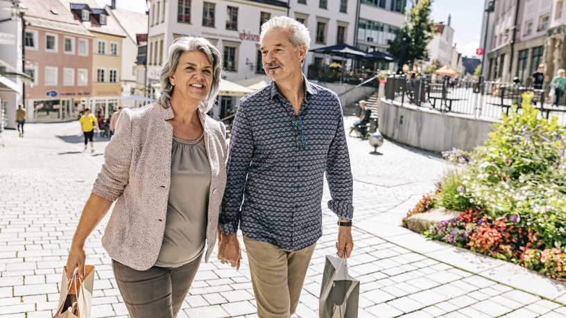 Man and woman in the pedestrian zone