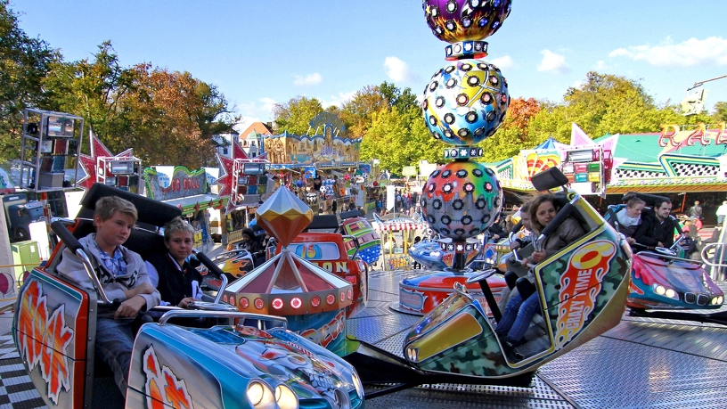 Fahrgeschäfte auf dem Kathreine- und Himmelfahrtsmarkt in Kempten