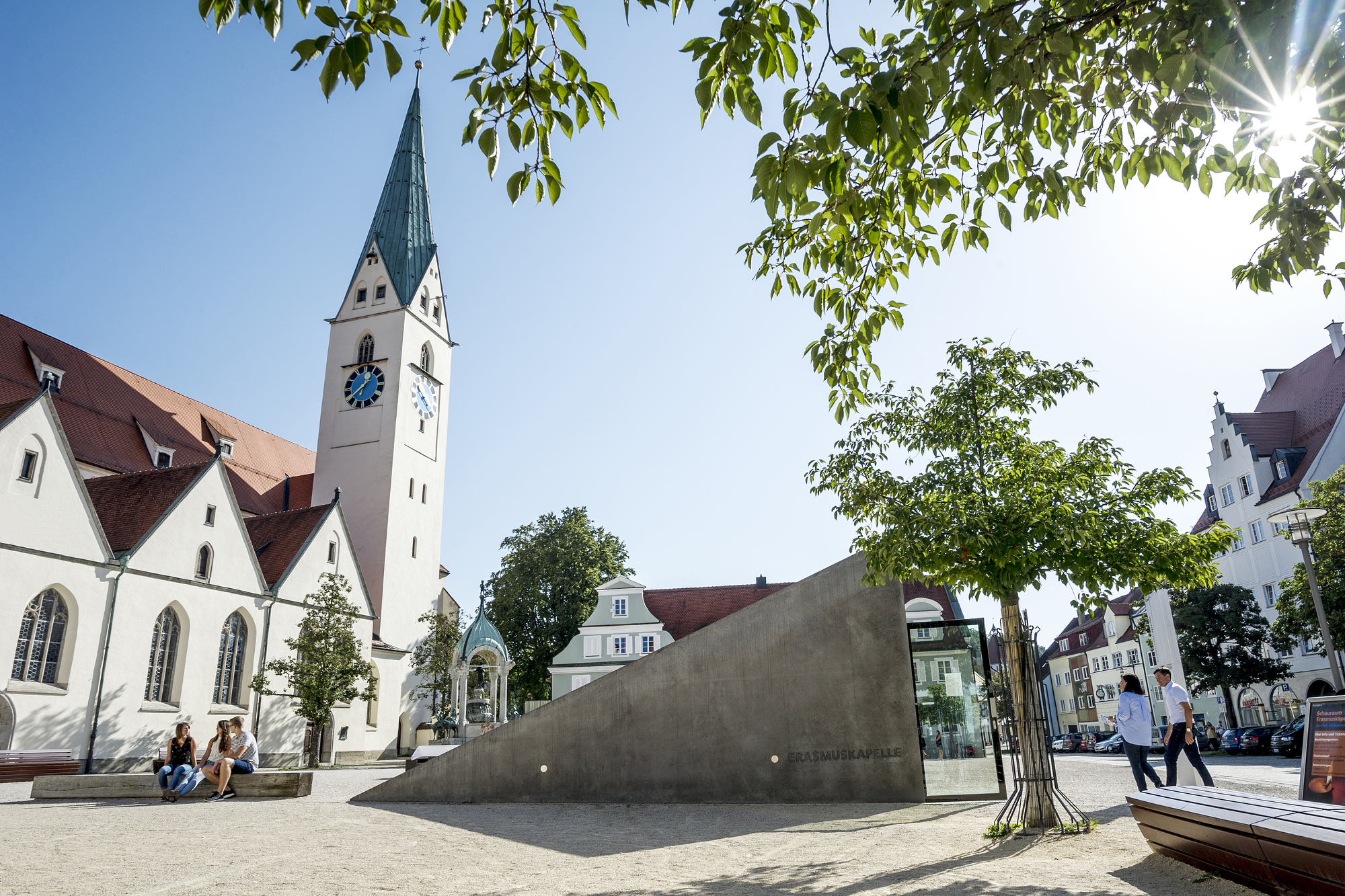 St. Mang Platz, St. Mang Kirche und Erasmuskapelle sind Sehenswürdigkeiten in Kempten