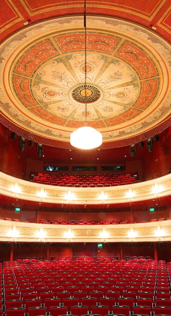 Innenansicht vom Theatersaal des Stadttheaters Kempten