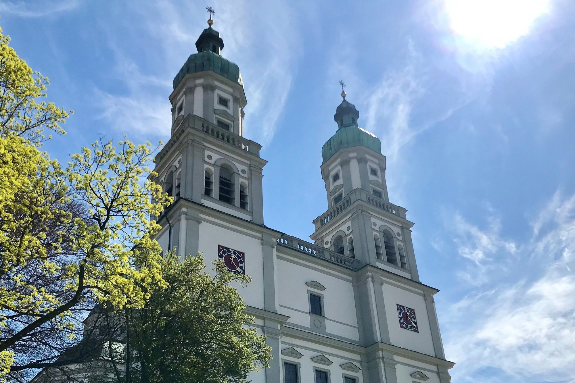 Die Außenansicht der Basilika St. Lorenz
