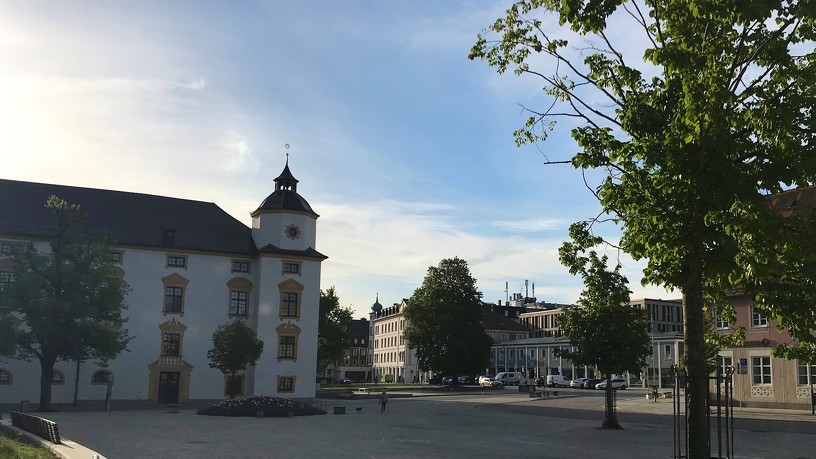 Blick vom Hildegardplatz auf Residenz und Residenzplatz