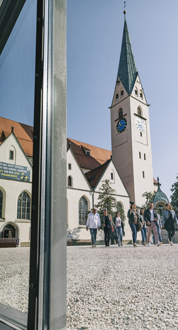 Der Blick auf den St.-Mang-Platz und die St.-Mang-Kirche