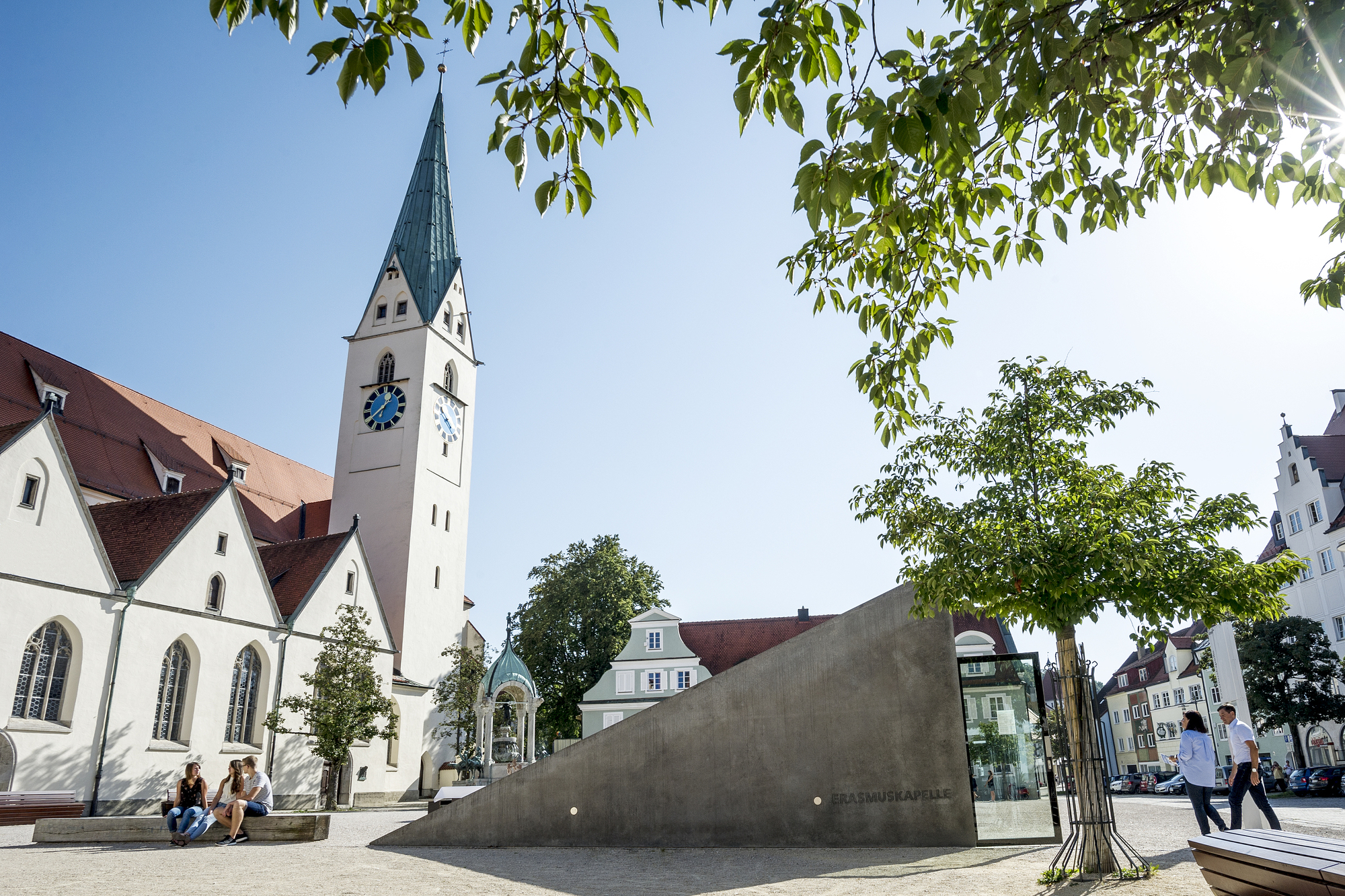 Blick auf die St.-Mang-Kirche und den St.-Mang-Platz