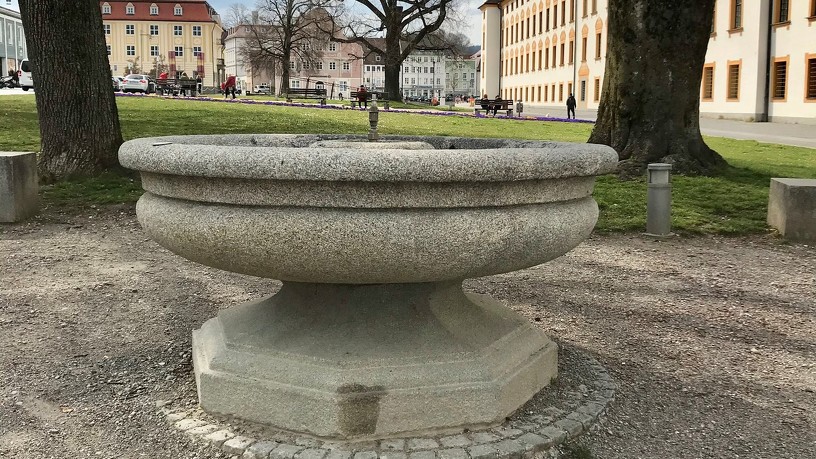 Der Anna-Schwegelin-Brunnen auf dem Residenzplatz gehört zu den Brunnen in Kempten