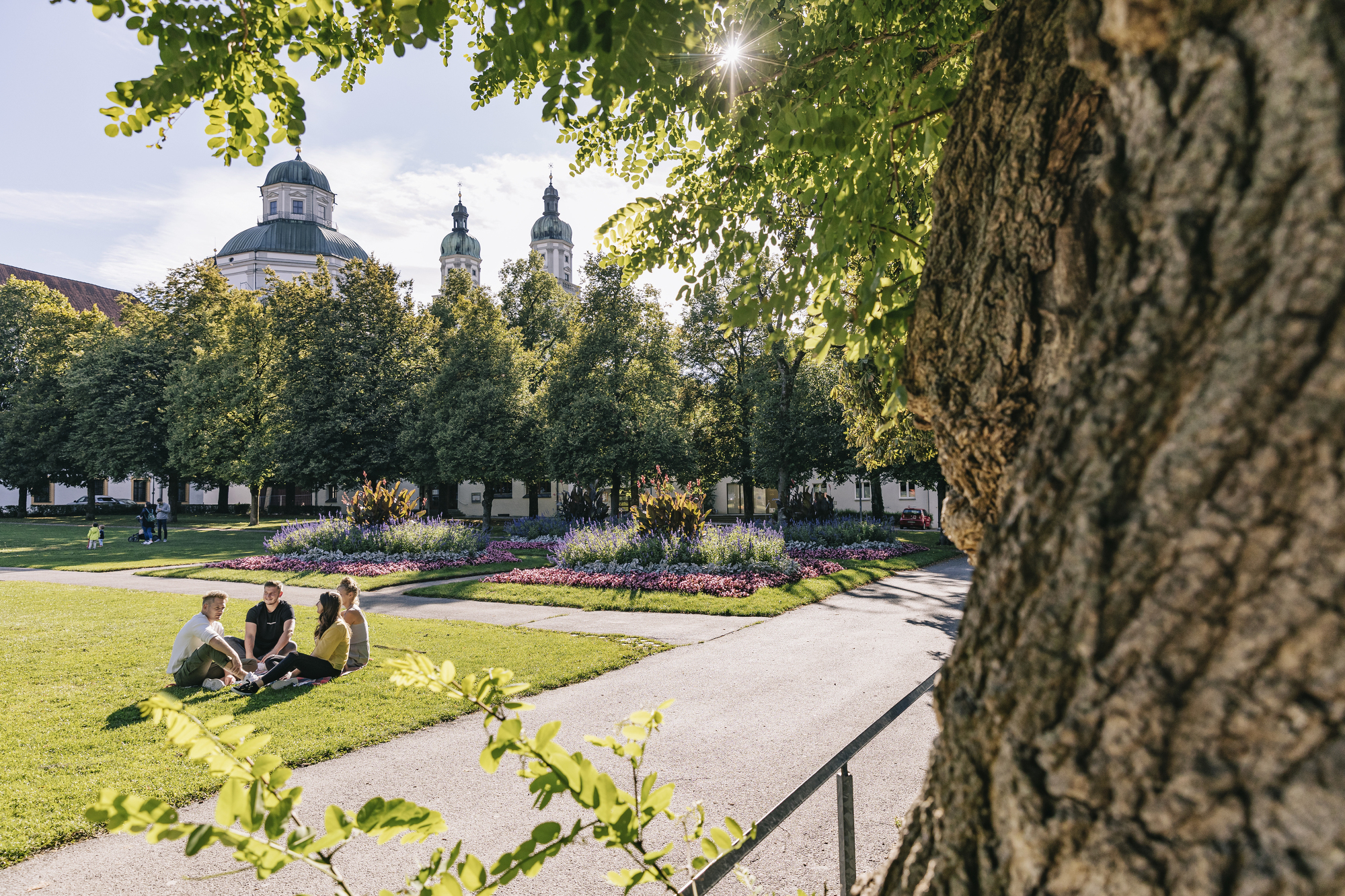 Hofgarten Kempten mit Blick auf die Basilika St. Lorenz