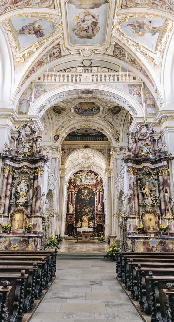 Deckenansicht im Hauptschiff der Basilika St. Lorenz