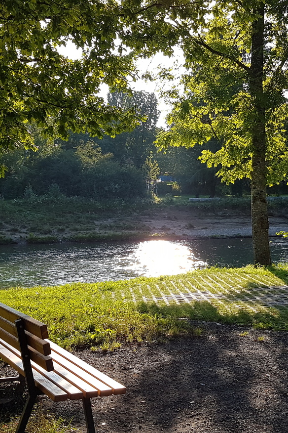 Blick auf die Iller während eines Stadtspaziergangs durch Kempten