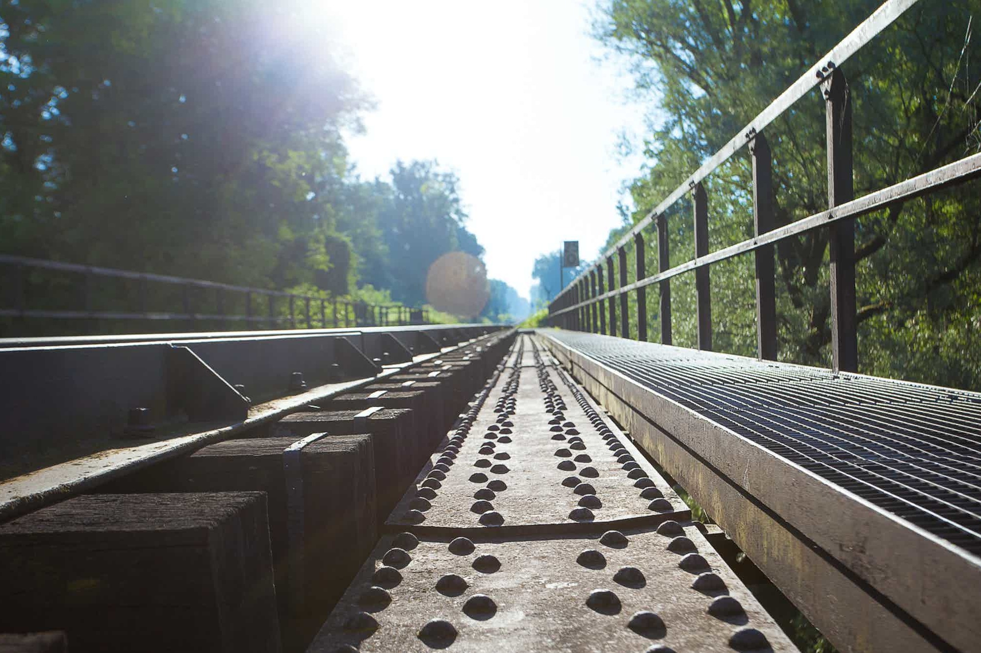 Ein Bild der Eisenbahnbrücke am Illerradweg bei Buxheim / Illertissen