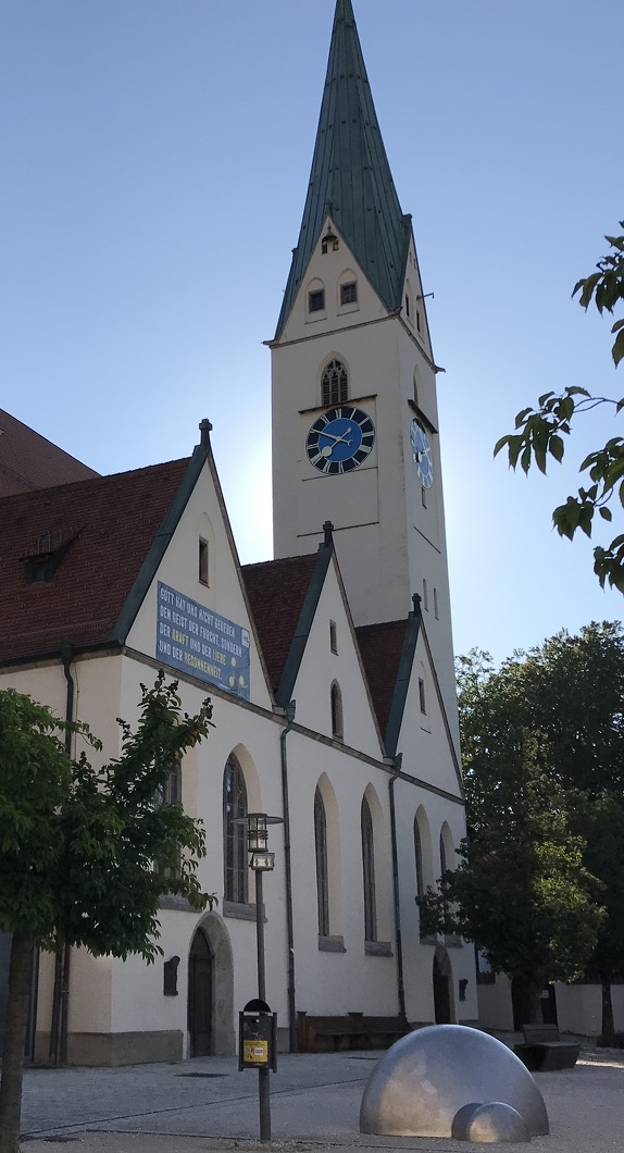 Außenansicht der St.-Mang-Kirche