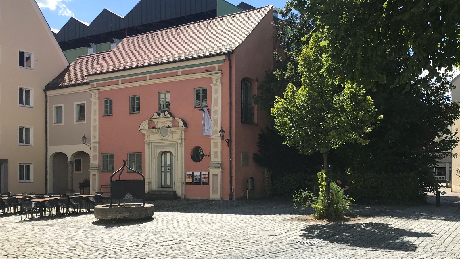 Blick auf den ruhig gelegenen Sigmund-Ullmann-Platz