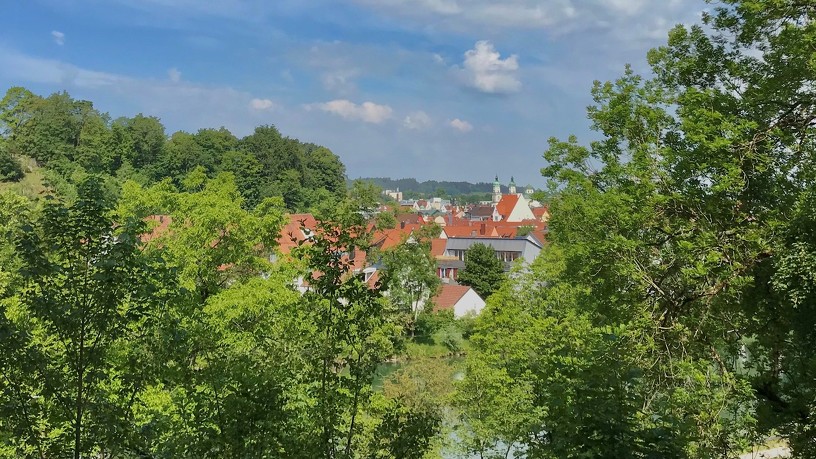 Ausblick auf Kempten und die Iller vom Engelhaldepark