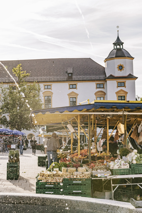 Wochenmarkt-Stände auf dem Hildegardplatz.