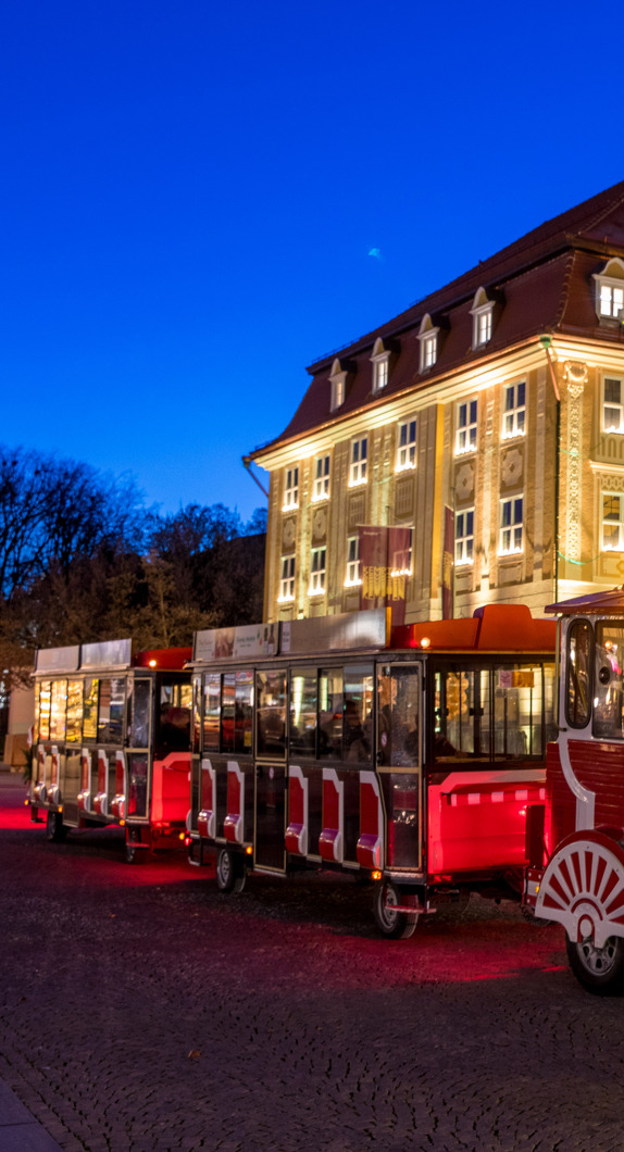 Kemptener Weihnachtsbähnle vor dem Kempten-Museum im Zumsteinhaus