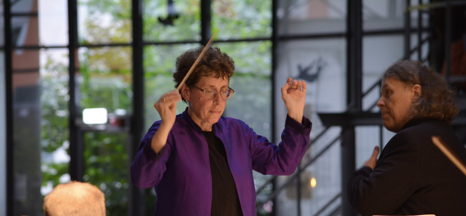 Mary Ellen Kitchens dirigiert den Kemptener Orchesterverein © Kulturamt Kempten, Roger Mayrock