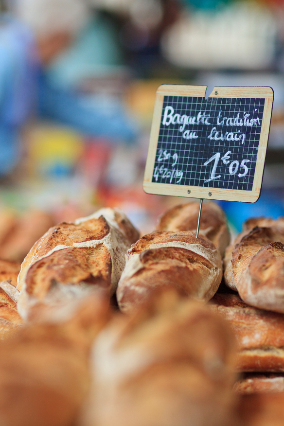 Leckeres selbstgebackenes Brot auf dem Kemptener Wochenmarkt