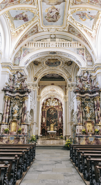 Die eindrucksvolle Innere der Basilika St. Lorenz