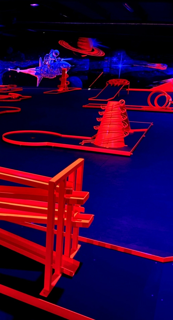 Blacklight-Arena CODE RED ACTION PARK