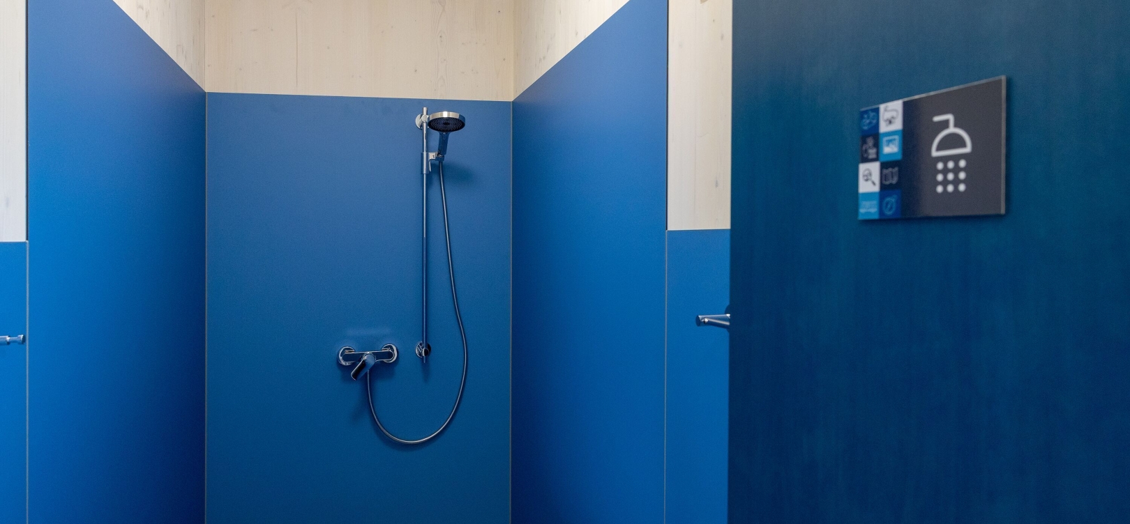 Sanitäranlage mit Dusche