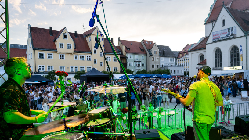 Stadtfest-Bühne am St.-Mang-Platz © Niko Spettmann